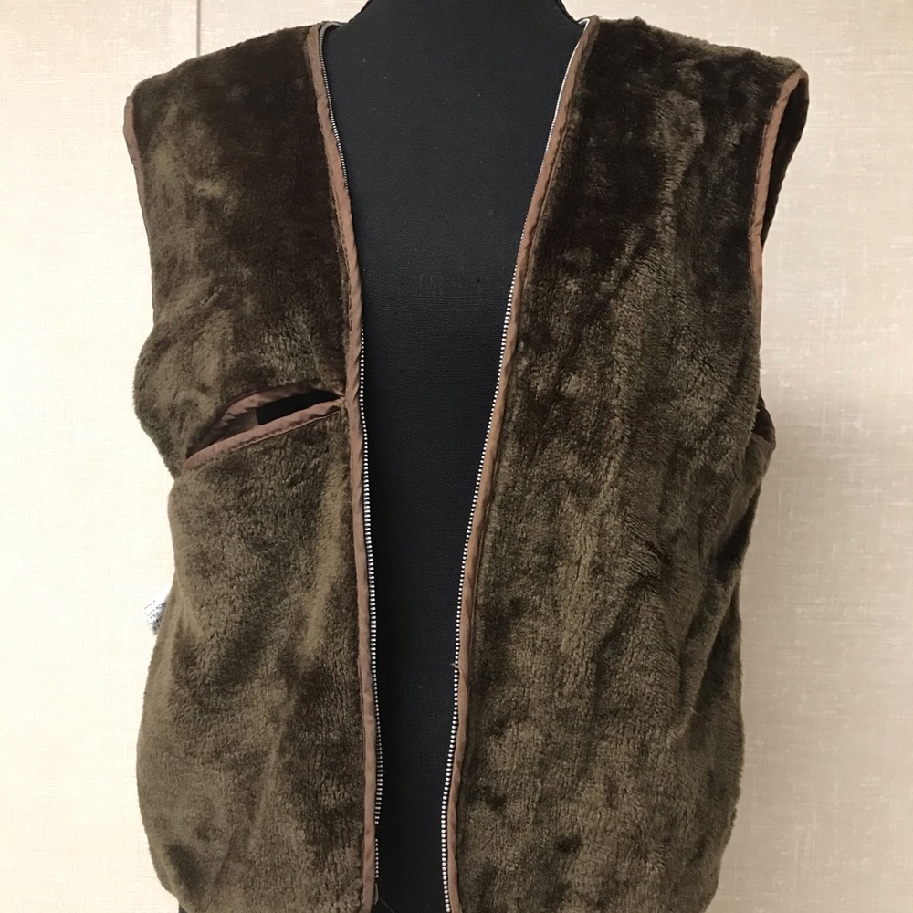 LEATHER TECH VEST SIZE SMALL